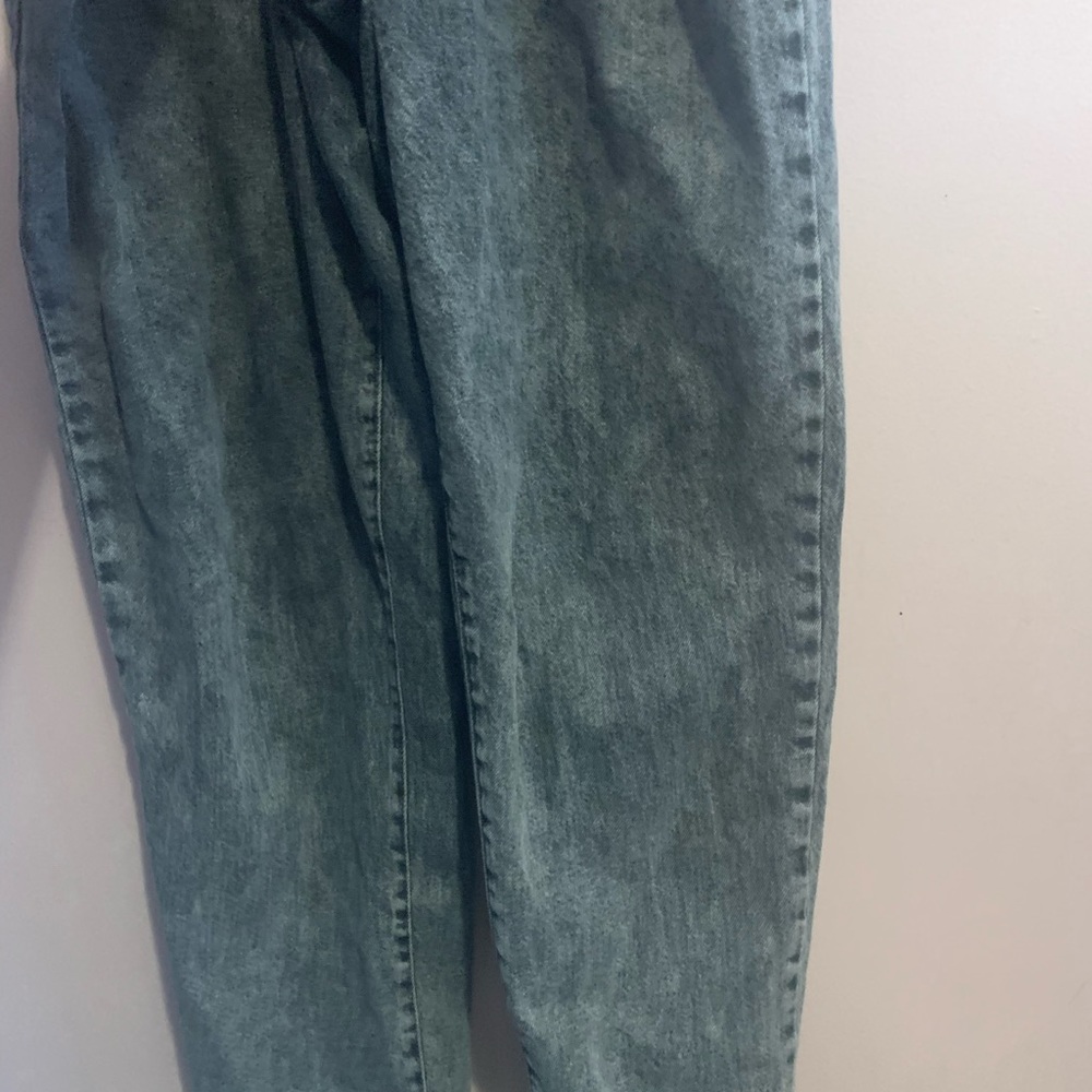 Baggy gray mid-rise jeans
